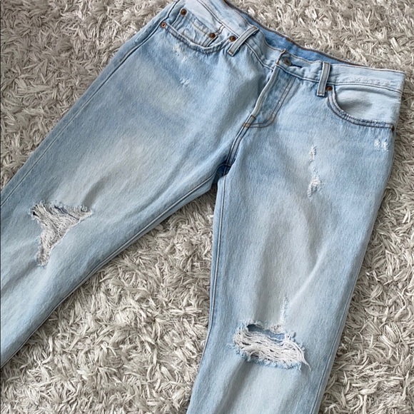 SOLD✔️ Levi’s 501 light-wash distressed jeans - Picture 4 of 5